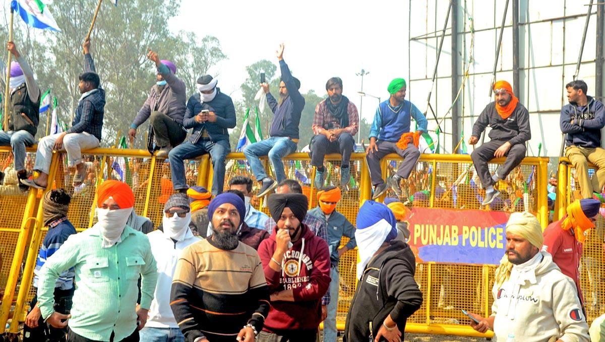 Tear Gas And Mayhem During Delhi Chalo - Rediff.com India News