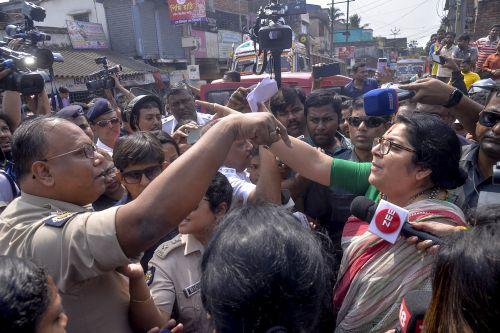 BJP MP Locket Chatterjee is stopped at Sandeshkhali