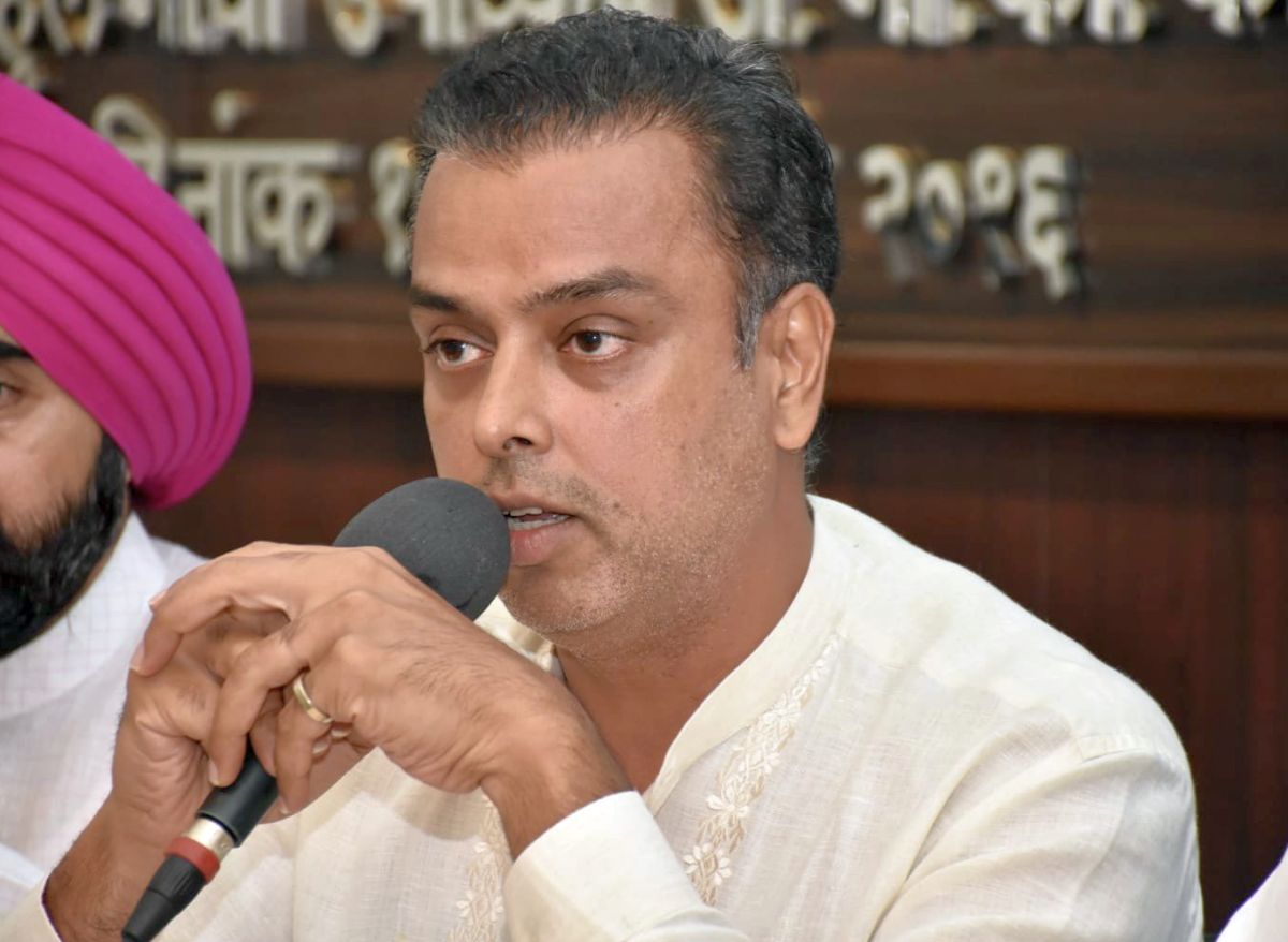 Timing determined by PM: Cong on Deora's resignation