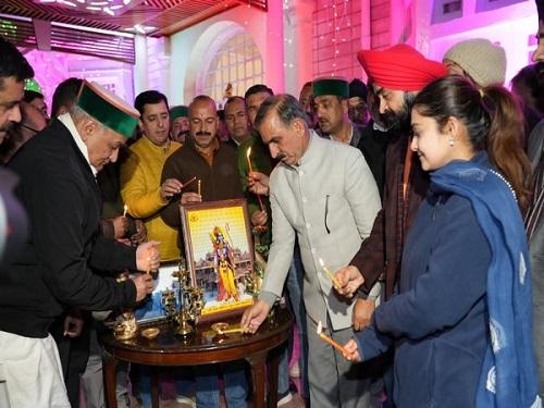 Himachal CM Sukhvinder Singh Sukhu lights 'diya' at his home to mark Ram temple event/ANI Photo