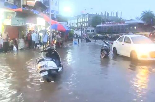 IMD issues yellow alert (very heavy rain) for Mumbai