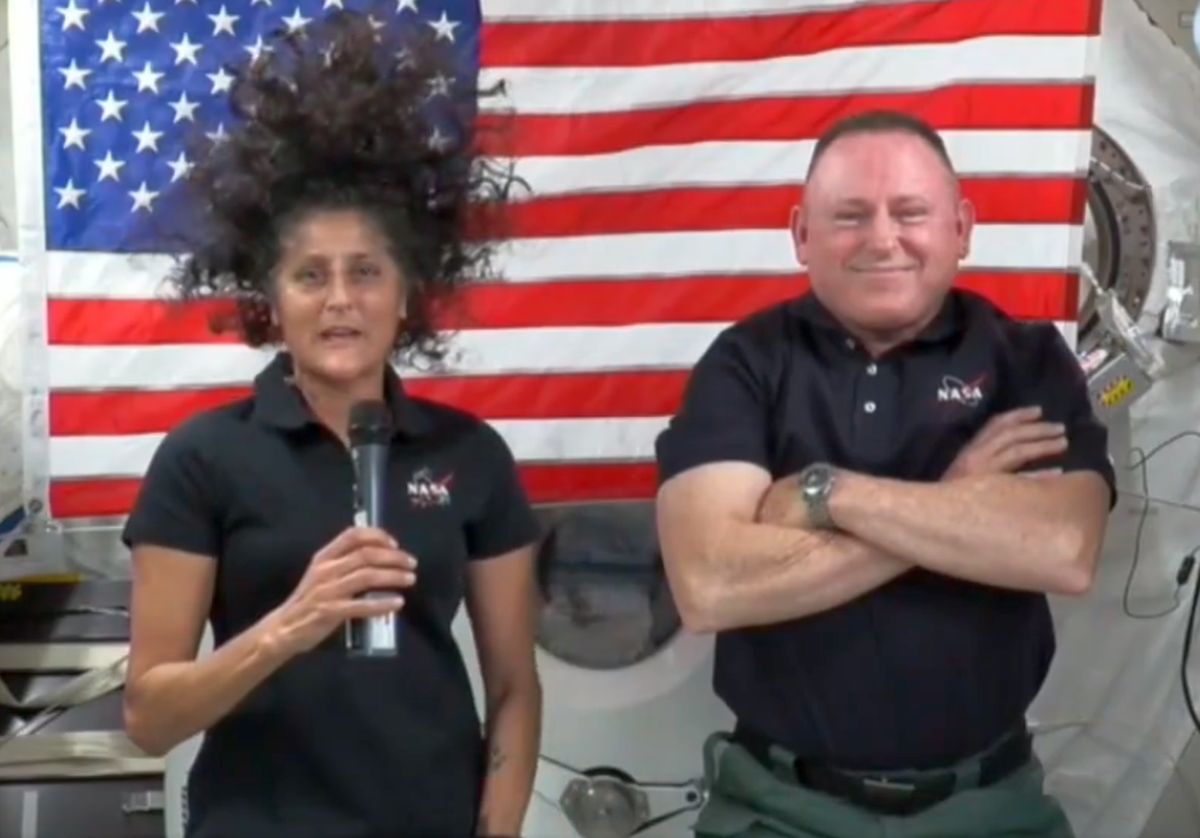 Astronauts Sunita Williams and Barry Wilmore speak to medaipersons from ISS/@NASA/X