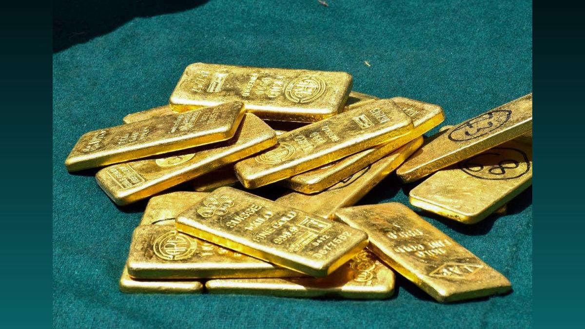 Gold Price Drops Rs 450, Silver Plunges Rs 600