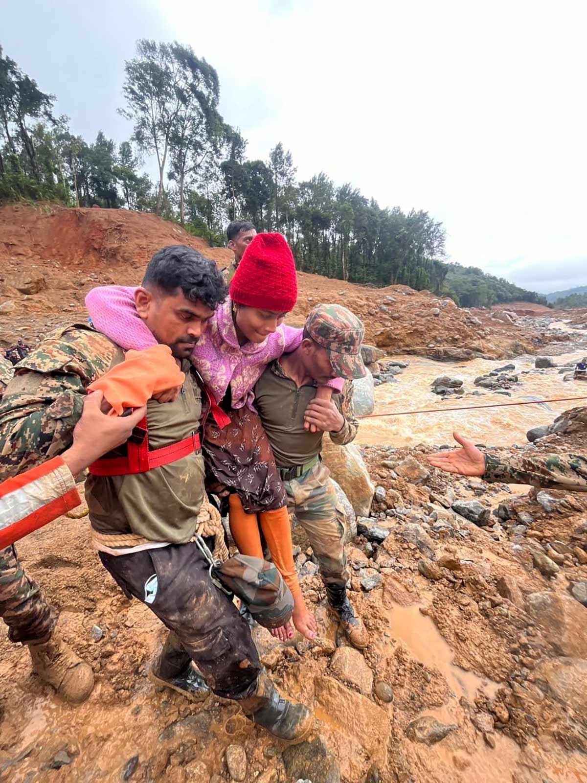 Army Rescue Operation In Wayanad - Rediff.com India News