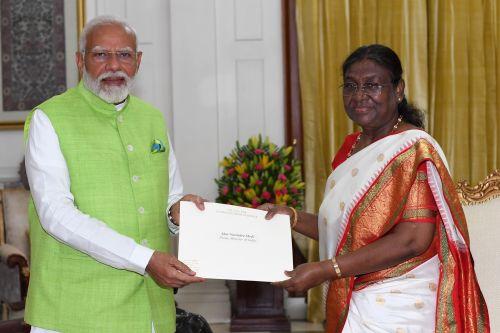 Narendra Modi gives his resignation to President Murmu