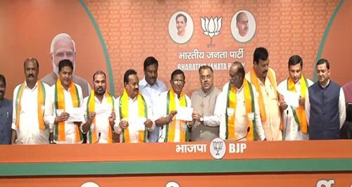 Four BRS leaders, one from Congress join BJP in Delhi