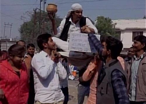 Independent candidate arrives on bier to file nomination papers in UP