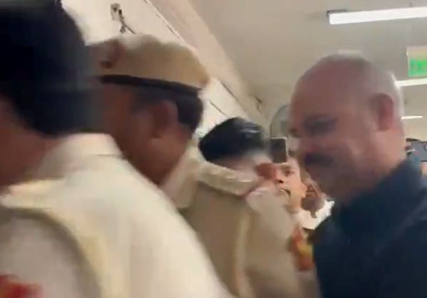 Bibhav Kumar brought to Tis Hazari court