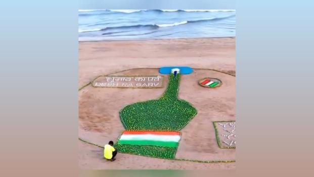 Sand artist Sudarsan Pattnaik's sculpture with 500-kg mangoes on voting awareness/Courtesy X