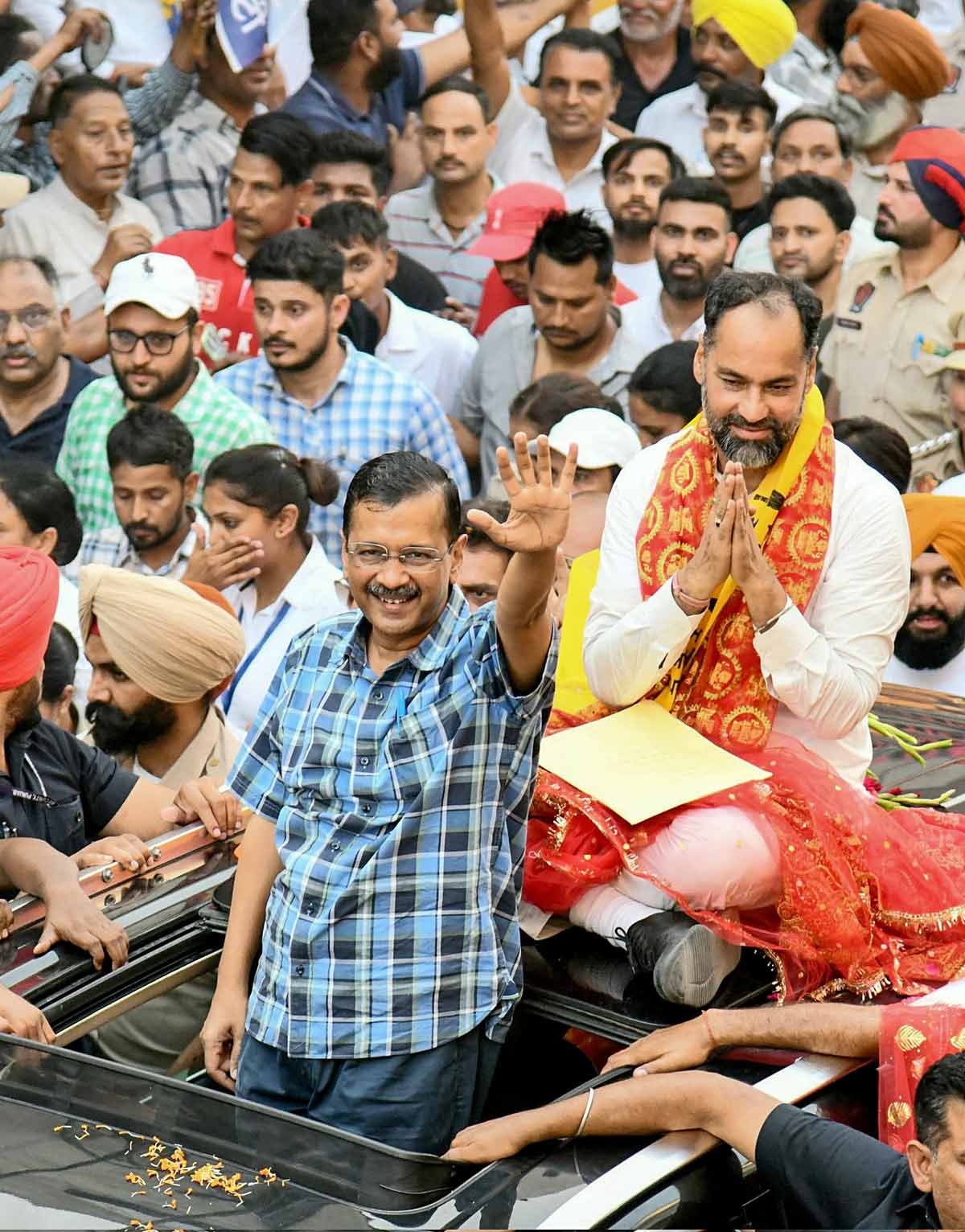 Delhi Chief Minister holds a road show in Jalandhar