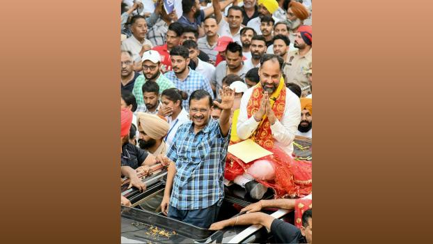 Delhi Chief Minister holds a road show in Jalandhar