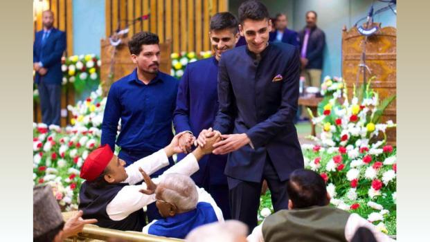 Zamir Abdullah meets Akhilesh Yadav during Omar's swearing-in