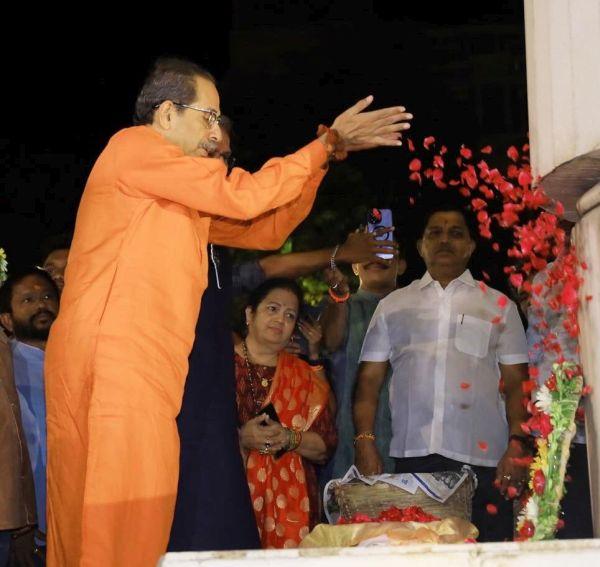 Uddhav offers flowers to martyrs at Hutatma Chowk