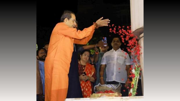 Uddhav offers flowers to martyrs at Hutatma Chowk