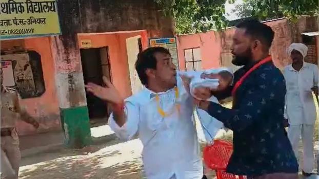 Naresh Meena slaps an SDM