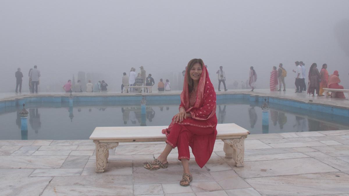 fog engulfs the Taj Mahal