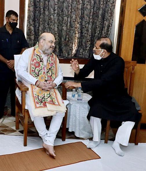 Pt Ajoy Chakrabarty with Amit Shah. File pic