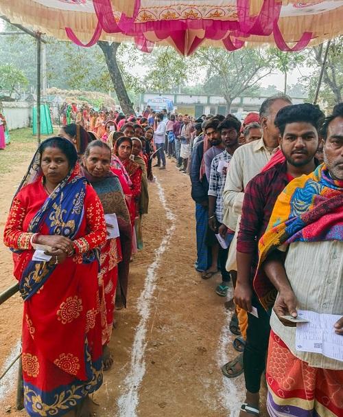 Voters wait in queues to cast their votes for the final phase of the Jharkhand polls, at a booth in Jamtara on Wednesday/ANI Photo