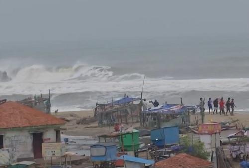 A view of the rough sea at Devanampattinam beach in Tamil Nadu/ANI on X