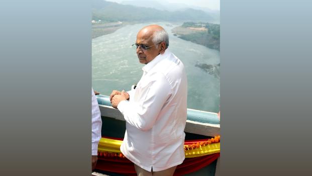 Gujarat CM Bhupendra Patel offers prayers to the overflowing Narmada River, at Sardar Sarovar dam site/ANI Photo