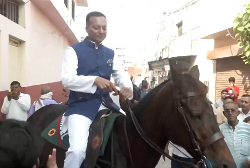 BJP MP Naveen Jindal reaches a polling station in Kurukshetra on a horse, to cast his vote/ANI on X