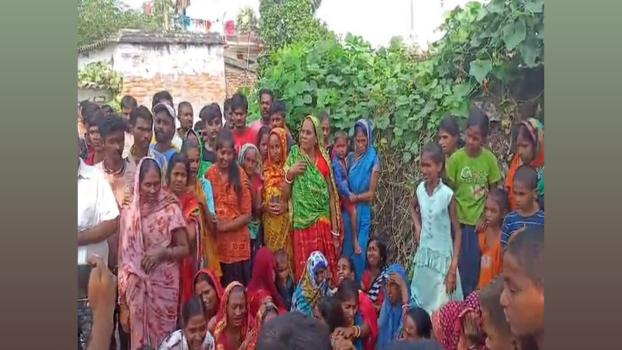 Villagers mourn the loss of lives in Siwan/ANI Photo