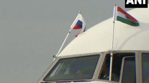 The PM's plane touches down at Kazan