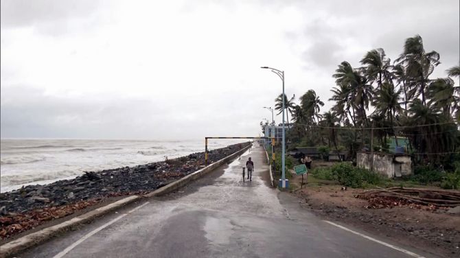 photograph of cyclone dana in West Bengal