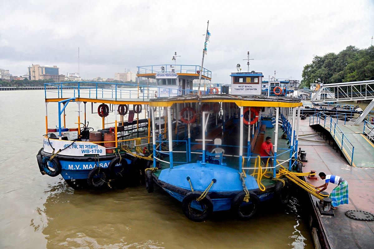 photograph of cyclone dana in West Bengal