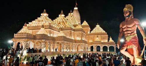 Devotees visit Ayodhya Ram temple themed Durga Puja pandal at Old Vidhan Sabha Dhurwa ahead of Durga Puja festival, in Ranchi on Sunday./ANI Photo