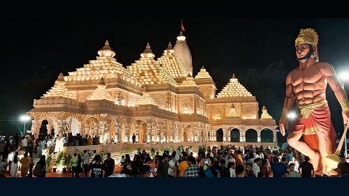 Devotees visit Ayodhya Ram temple themed Durga Puja pandal at Old Vidhan Sabha Dhurwa ahead of Durga Puja festival, in Ranchi on Sunday./ANI Photo