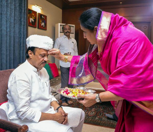 Sunetra Pawar does an aarti ahead of Ajit Pawar's nomination