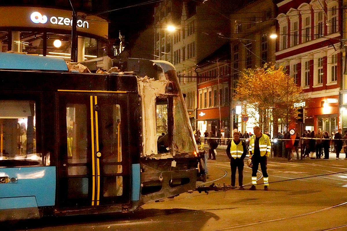 Tram derailed, crashed in Oslo, Norway