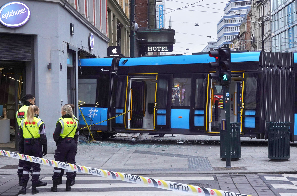 Tram derailed, crashed in Oslo, Norway