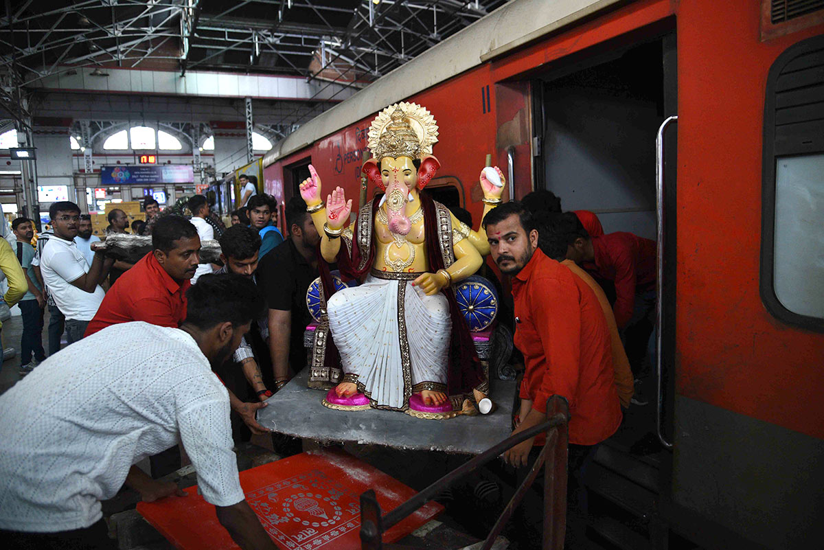 PIX Ganpati celebrations begins from here Get Ahead