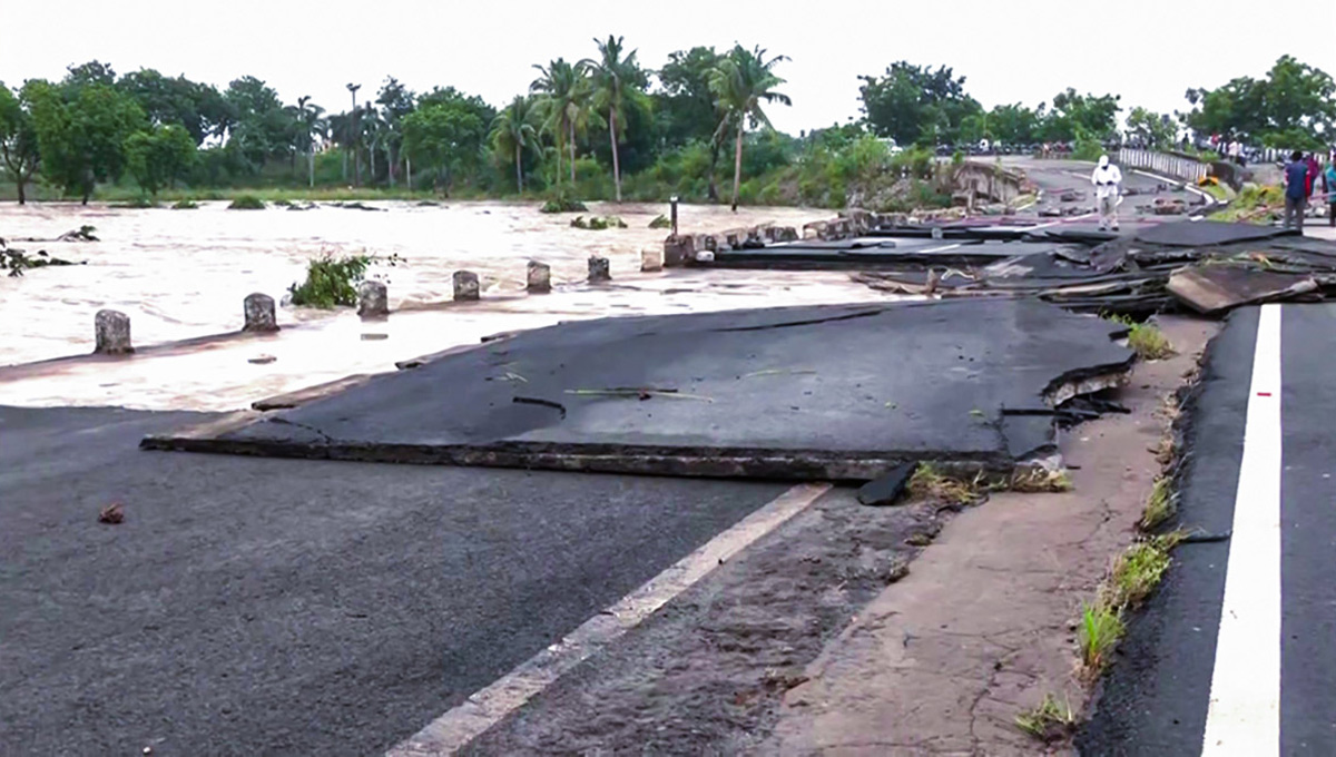 31 dead, lakhs homeless in AP, Telangana floods