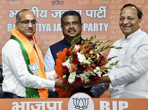 Former BJD MP Sujeet Kumar (L) joins BJP in the presence of Union Education Minister Dharmendra Pradhan and party general secretary Arun Singh, in New Delhi/ANI Photo