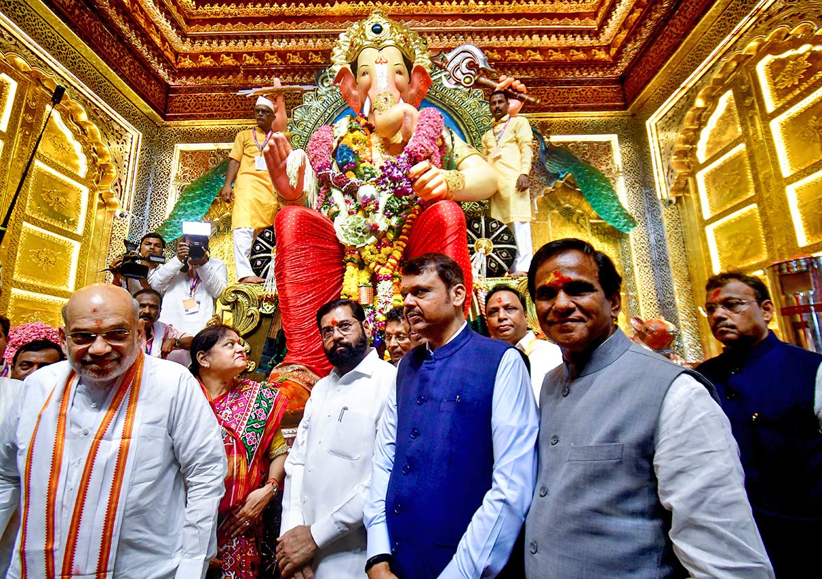 AMIT SHAH, EKNATH SHINDE, DEVENDRA FADNAVIS, RAO SAHEB DANVE PATIL, DEEPAK KESARKAR, VINOD TAWDE, ASHISH SHELAR TOOK DARSHAN AT LALBAUG RAJA TODAY