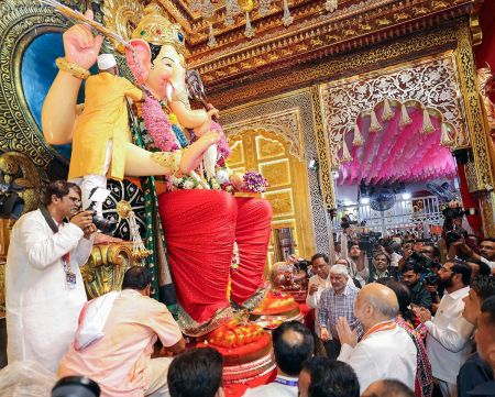 Union Home Minister Amit Shah and his wife Sonal Shah at Lalbaugcha Raja