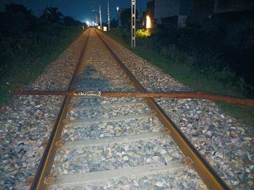 An iron pole lying across the tracks near Rudrapur, Uttarakhand/ANI on X