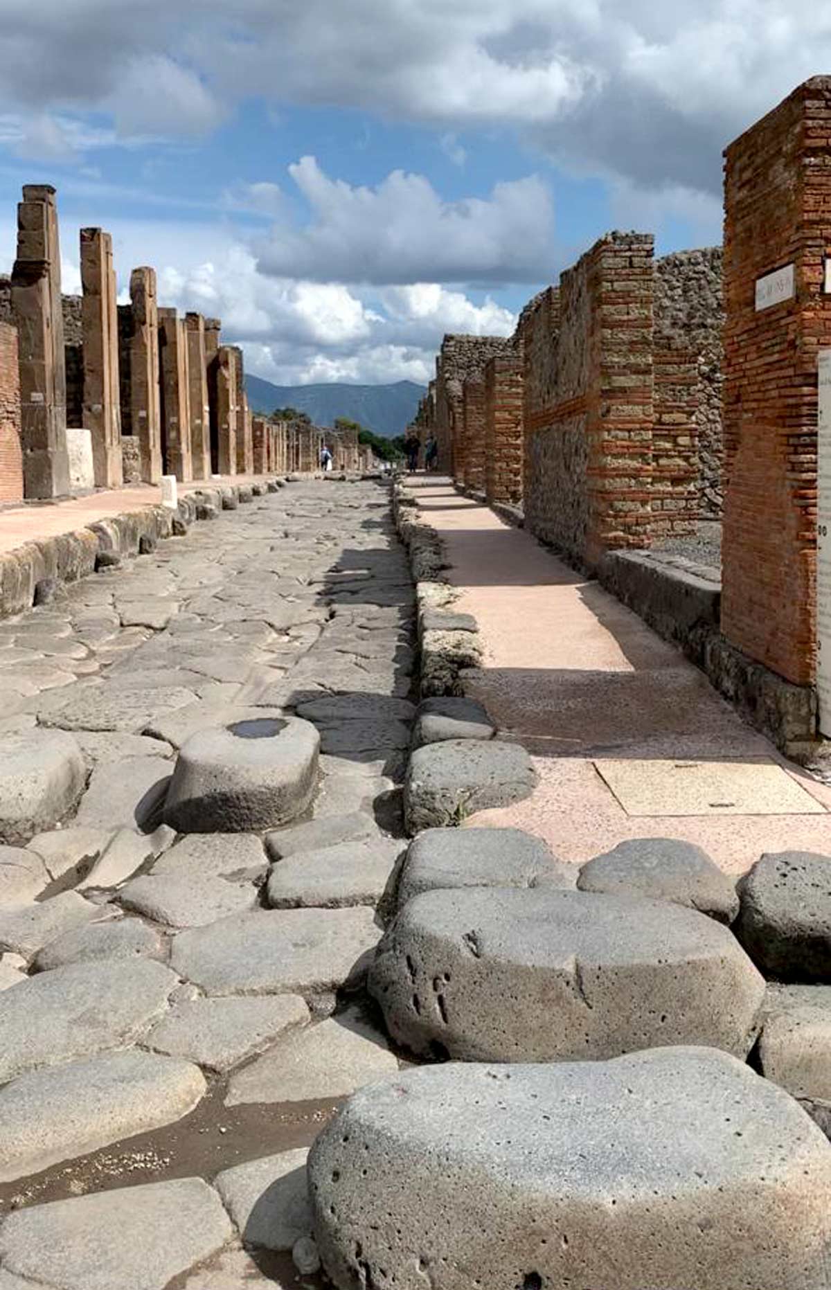 Pompeii: How Life Changed In A Day