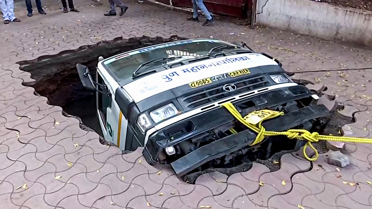 Pune truck swallowed by sinkhole