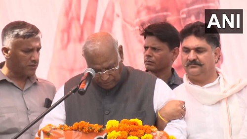 Congress chief Mallikarjun Kharge addressing people amid ill-health in Kathua/ANI on X