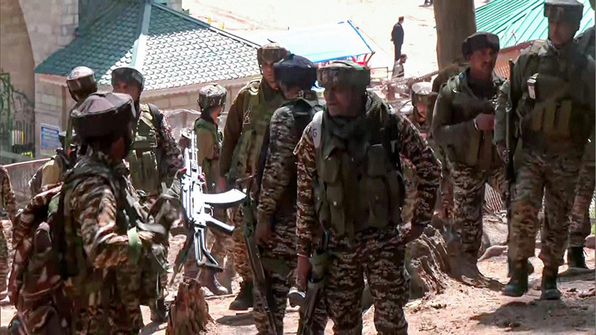 Army personnel arrive at Baisaran meadow