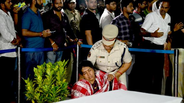 Prashant Satpathy's wife faints at his funeral