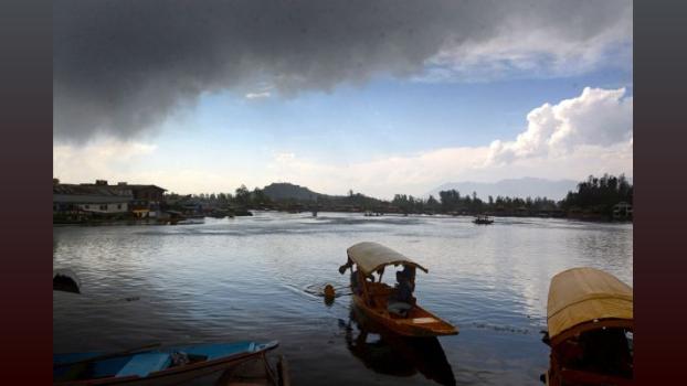 A silent Dal lake. Pic: Umar Ganie