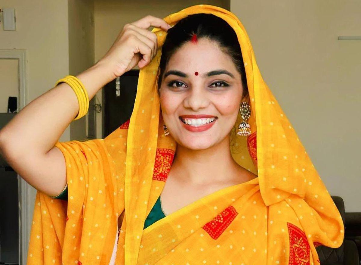 Folk singer Neha Singh Rathor/Image courtesy @nehafolksinger/X