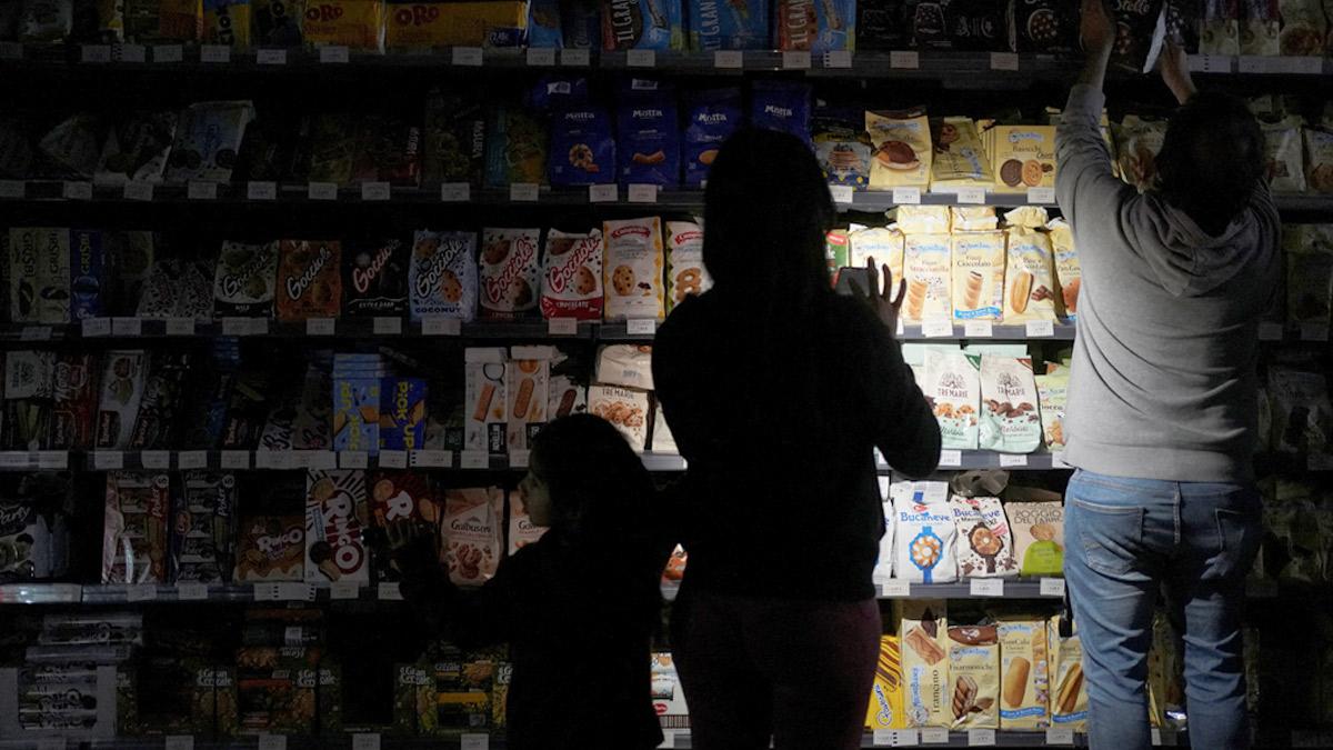 People use their phones to buy groceries in Barcelona. Pic: Bruna Casas/Reuters