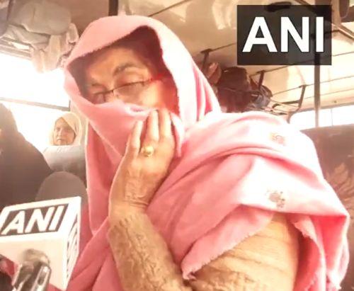 A Pakistani on her way home from India