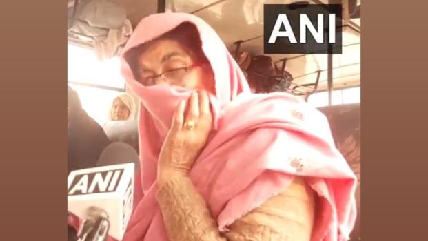 A Pakistani on her way home from India